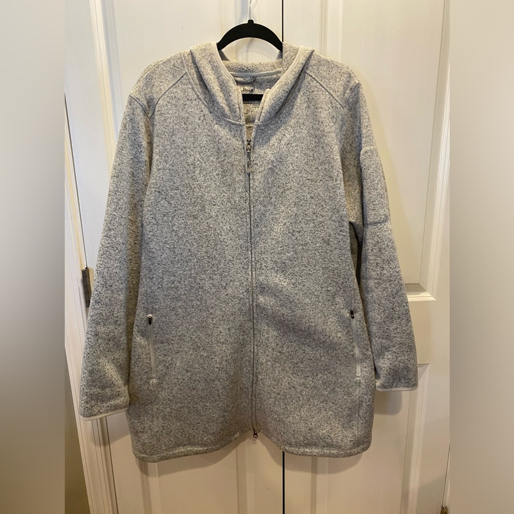 LL Bean 3x  long hooded sweatshirt. Great condition.